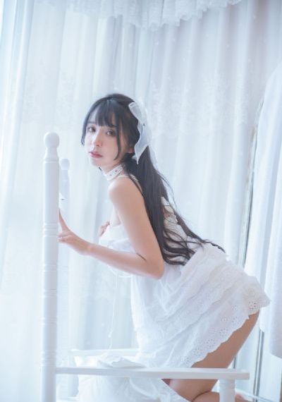 女人独自撑伞的图片_1080电影完整版在线观看